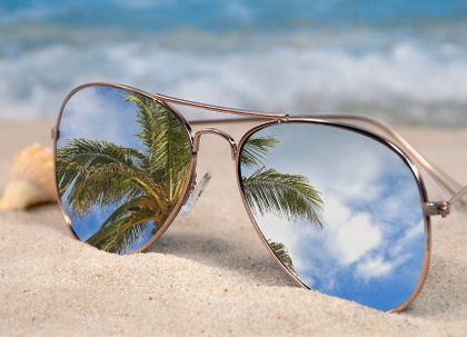 Battle of the Styles: Mirrored Sunglasses vs Polaroid Sunglasses