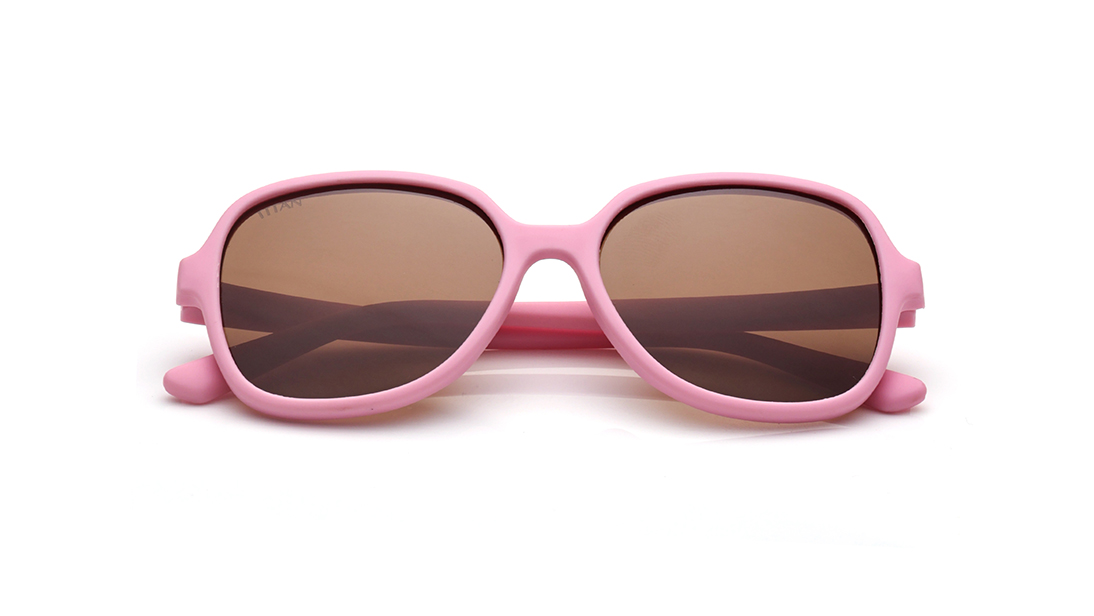 Fast track sunglasses for fashion kids