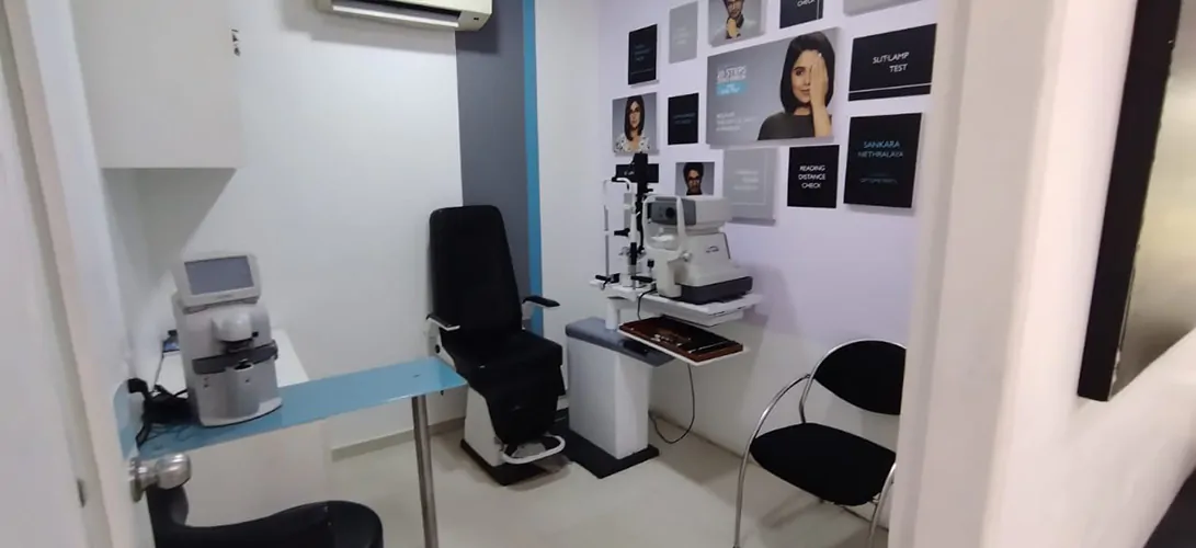 Visit Chennai Titan Eye Vadapalani Optician Near me